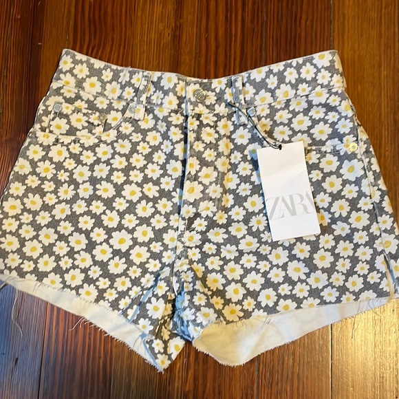 Zara Flower Print Shorts - Picture 1 of 3